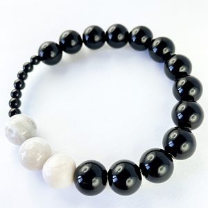 Karkötő fekete és fehér acháttal